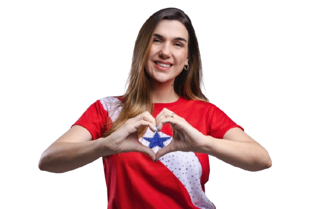 Paula Titan fazendo coração com as mãos